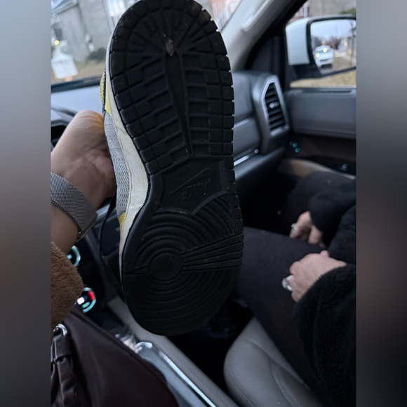 Nike swoosh big kids size 7 pikachu sneakers - Picture 6 of 9